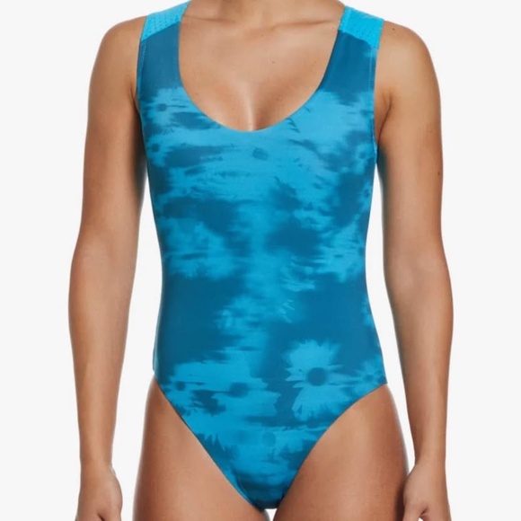 NIKE Women's One Piece Swimsuit - Picture 2 of 5